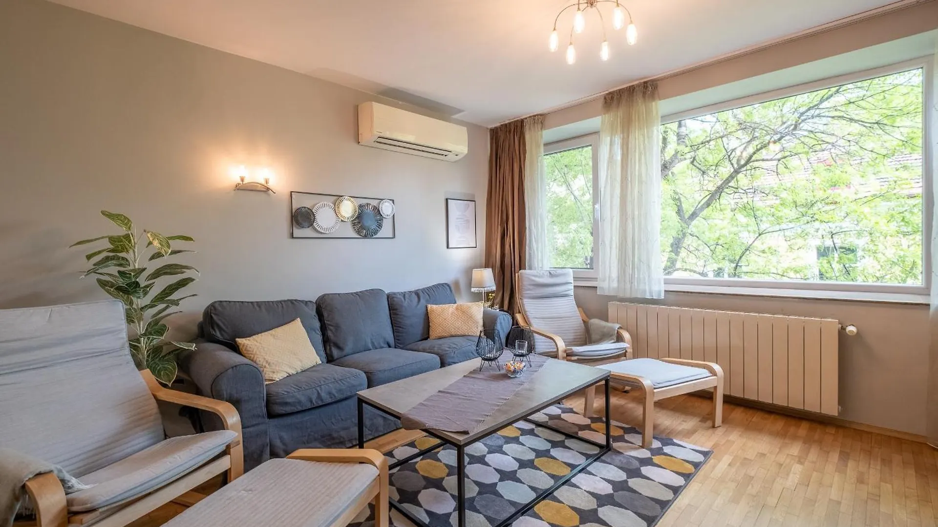 Serdica Top Center - 3 Berdoom Cosy Apartment Sofia 0*,