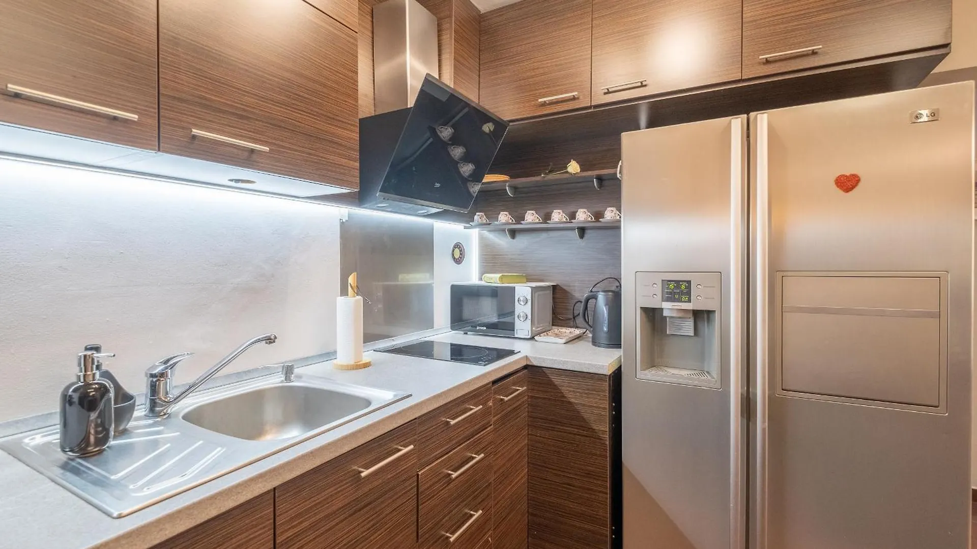 Serdica Top Center - 3 Berdoom Cosy Apartment Sofia