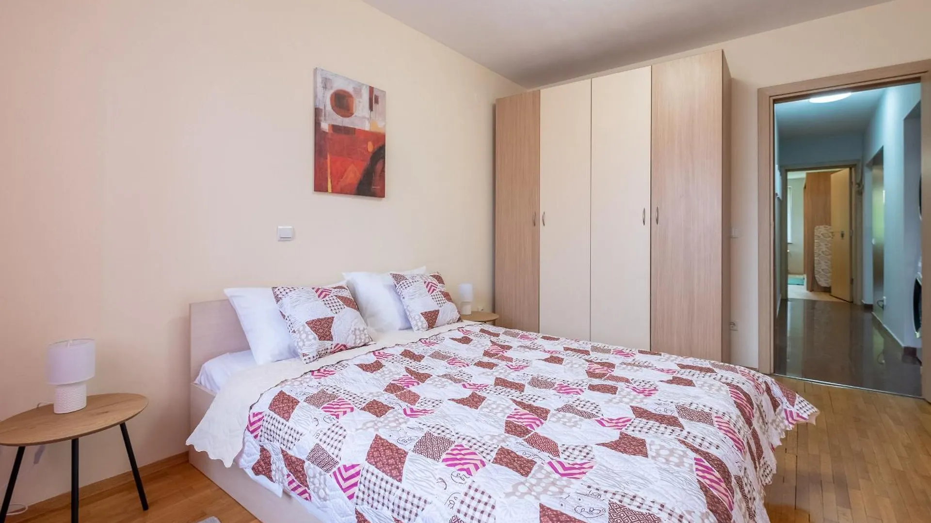 Serdica Top Center - 3 Berdoom Cosy Apartment Sofia
