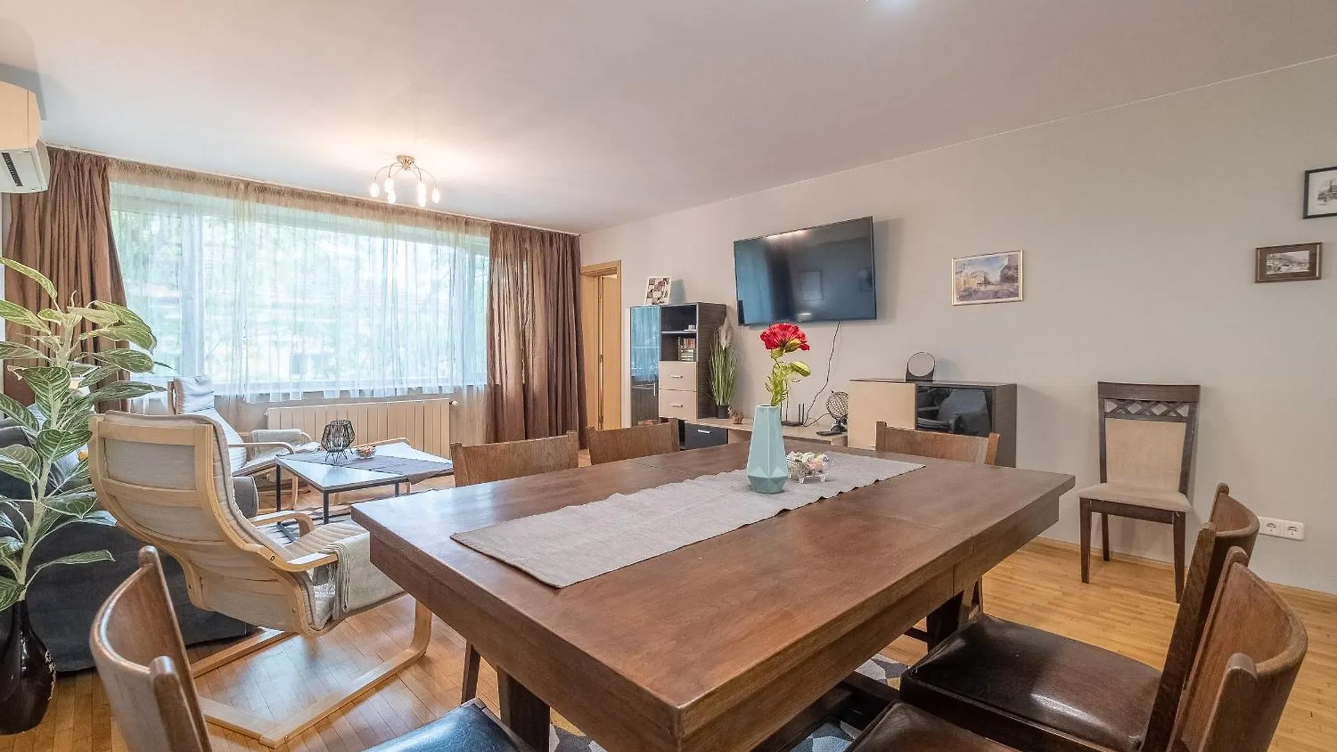 Serdica Top Center - 3 Berdoom Cosy Apartment Sofia Bulgaria
